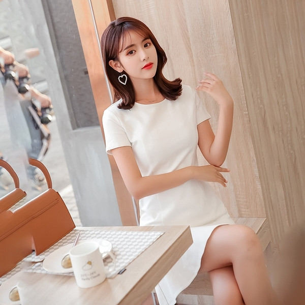 Стилна дамска рокля с къс ръкав в бял и черен цвят