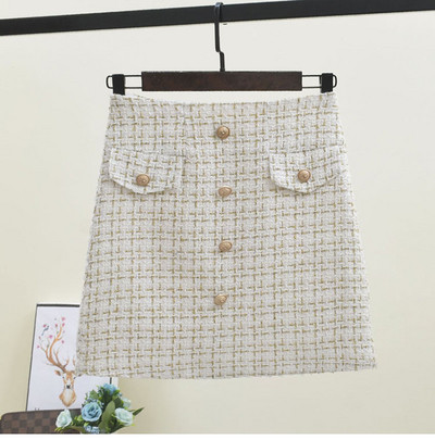 Fusta de dama stilata cu nasturi in cateva zile