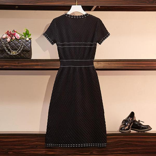 Rochie elegantă de damă cu mărimi până la 4XL în negru