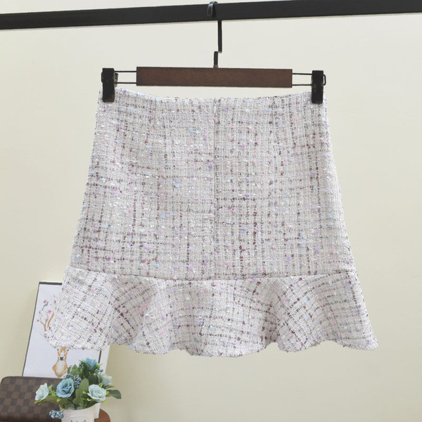 Fusta de dama stilata cu nasturi in doua culori