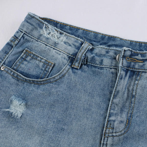 Blugi scurti de dama de culoare albastra cu motive rupte si buzunare