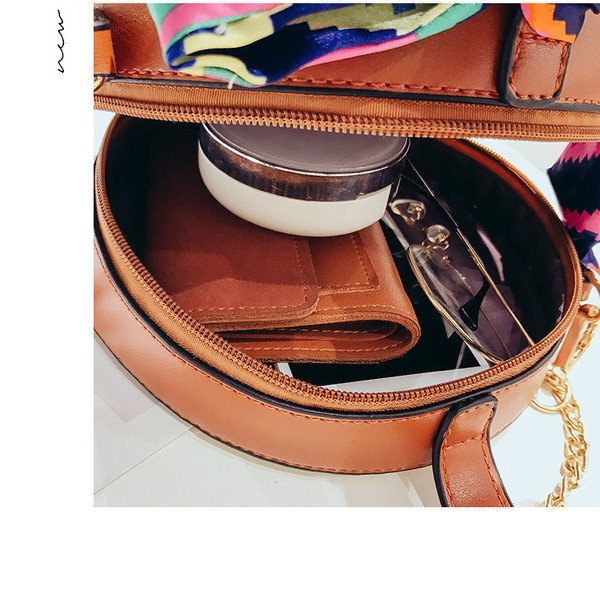 Geanta eleganta cu cravate in doua culori