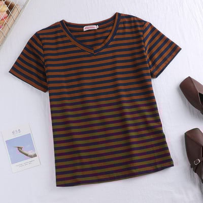 Tricou de damă cu dungi în trei culori, cu decolteu în V