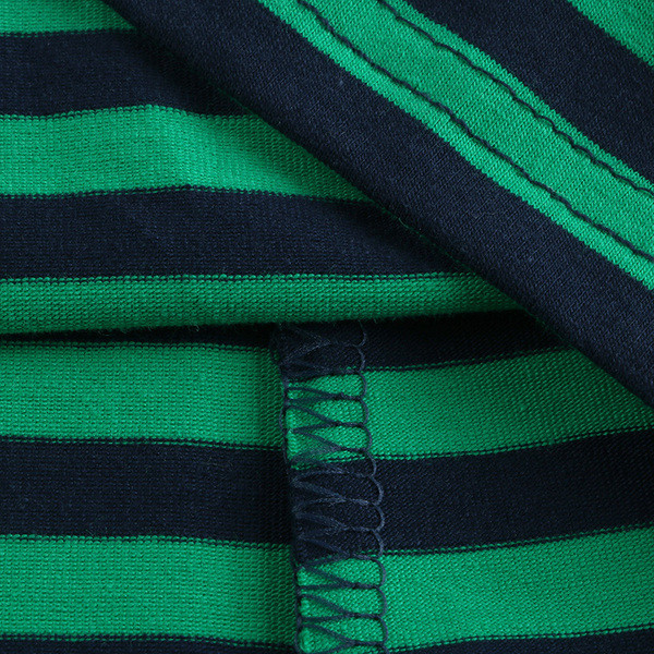 Tricou de damă cu dungi în trei culori, cu decolteu în V