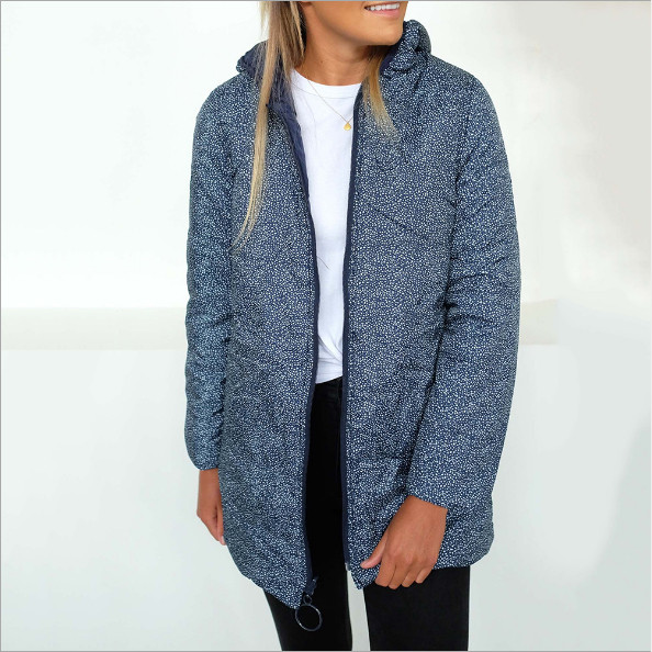 Модерно дамско яке с качулка и цип в три цвята