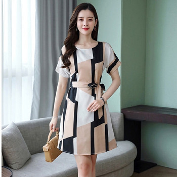 Rochie elegantă de damă cu mâneci scurte și decolteu O