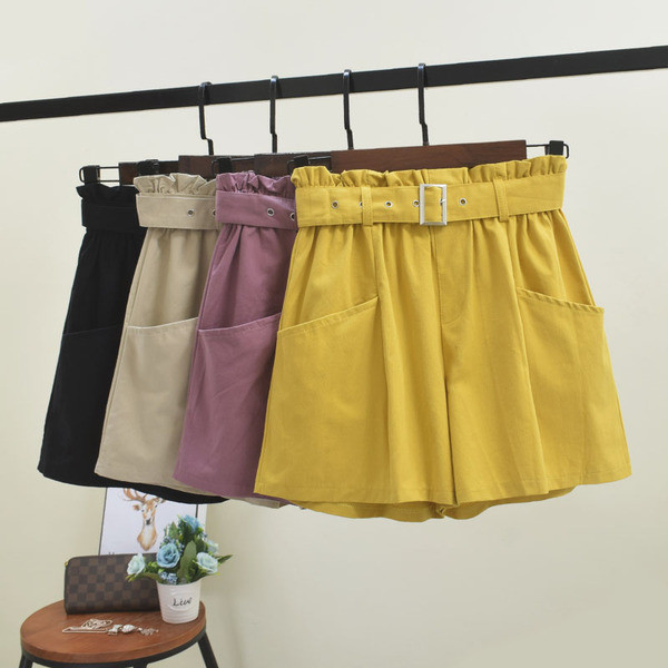 Pantaloni scurti de dama cu curea in mai multe culori