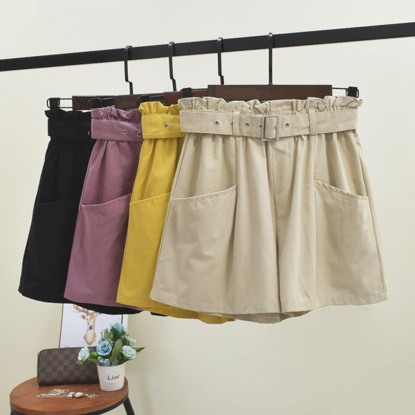 Pantaloni scurti de dama cu curea in mai multe culori