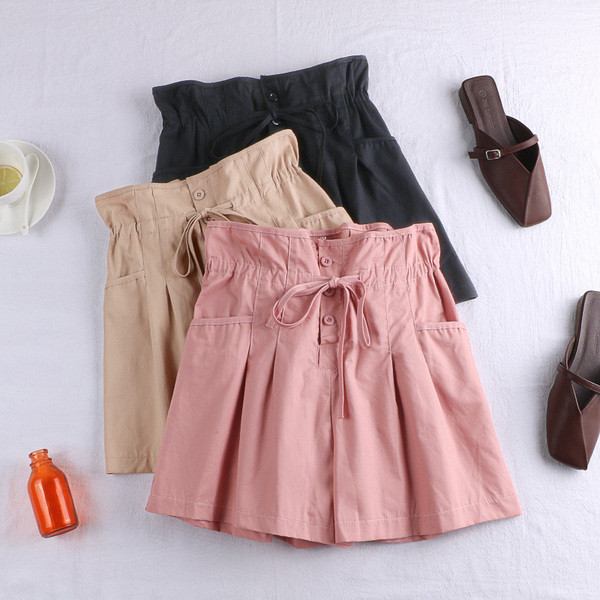 Pantaloni scurti de dama cu cravate si nasturi - in mai multe culori