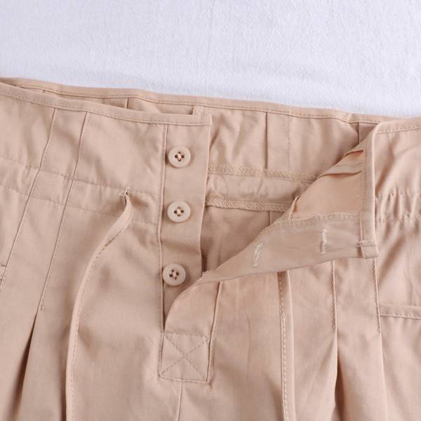 Pantaloni scurti de dama cu cravate si nasturi - in mai multe culori