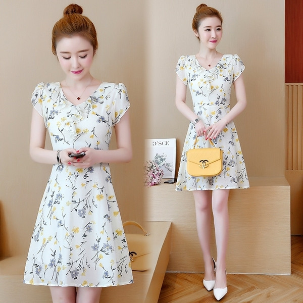 Rochie de dama actuala cu model floral in trei modele