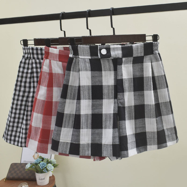 Pantaloni scurti dama in carouri in mai multe culori