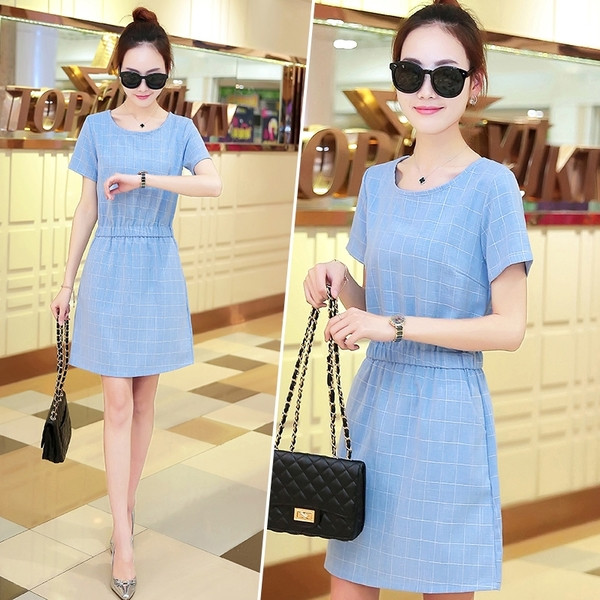 Rochie de dama actuala in carouri in trei culori cu talie elastica