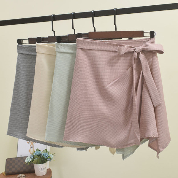 Fusta dama model asimetric in mai multe culori