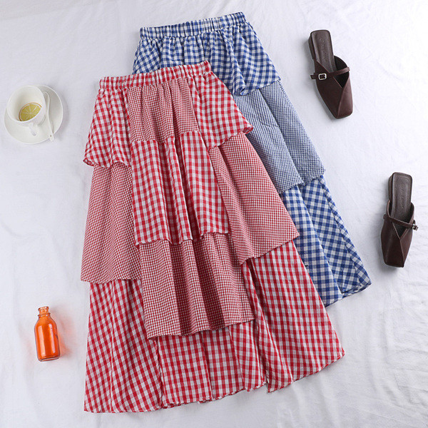 Fusta lungă de damă în roșu și albastru