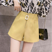 Pantaloni scurți moderni de damă - un model larg în mai multe culori