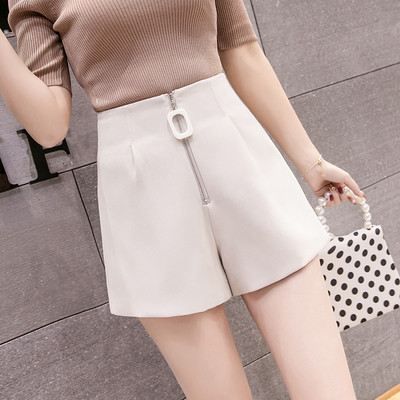 Pantaloni scurți moderni de damă - un model larg în mai multe culori