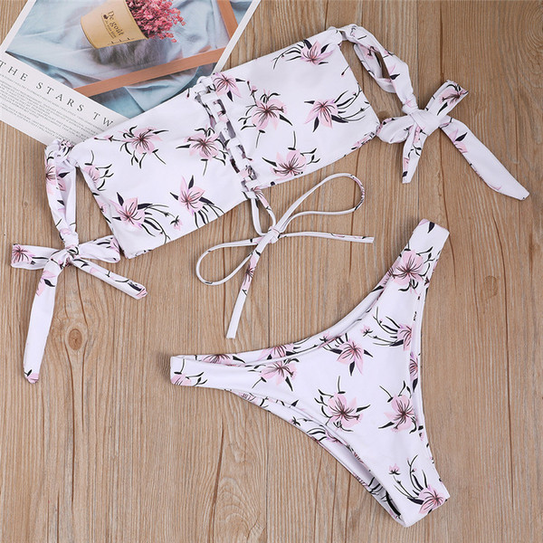 Costum de baie dama cu model floral si cravate