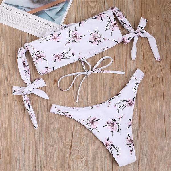 Costum de baie dama cu model floral si cravate