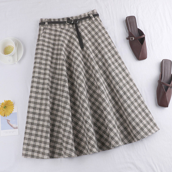 Model fustă în carouri de damă croită în patru culori