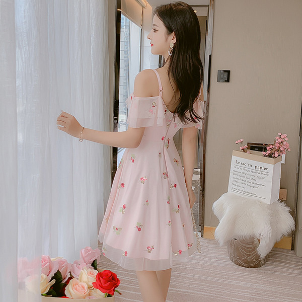 Rochie casual de dama cu model floral cu bretele subtiri