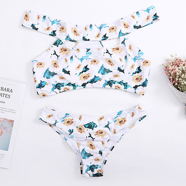 Costum de baie din două piese alb cu model floral