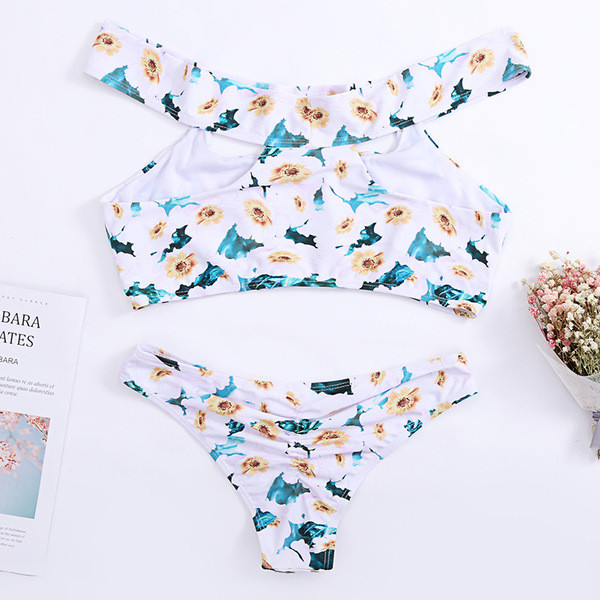 Costum de baie din două piese alb cu model floral