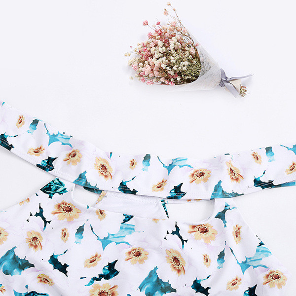 Costum de baie din două piese alb cu model floral