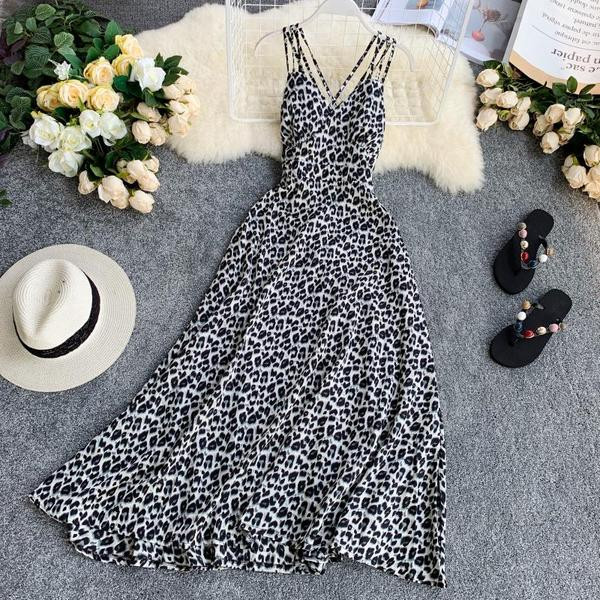 Rochie actuala de dama cu bretele subtiri si model animal