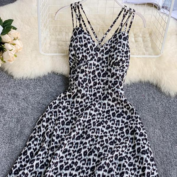 Rochie actuala de dama cu bretele subtiri si model animal