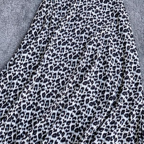 Rochie actuala de dama cu bretele subtiri si model animal