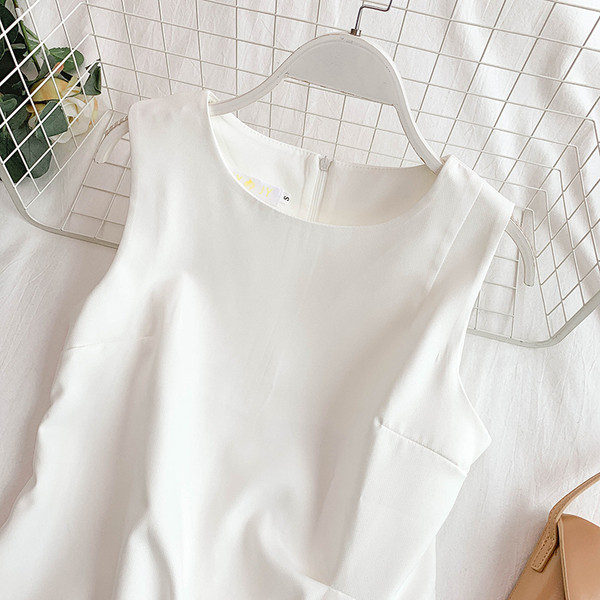 Maiou modern de damă model asimetric în alb și negru