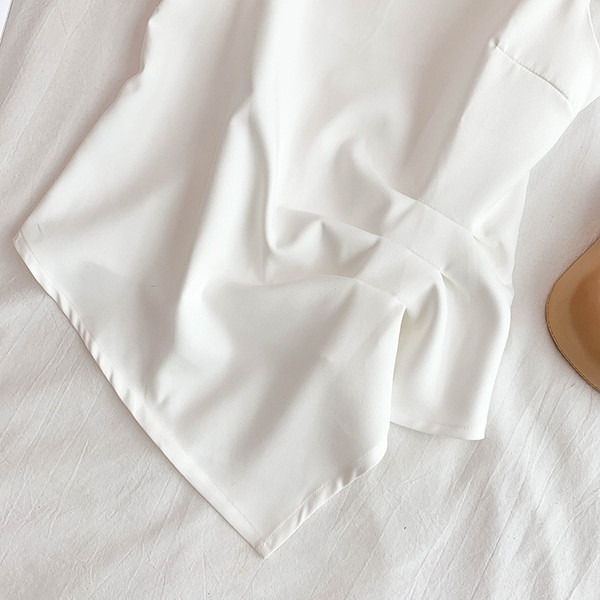 Maiou modern de damă model asimetric în alb și negru