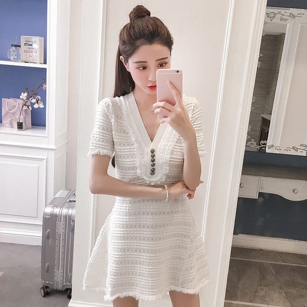 Rochie de dama actuala - model croiat in alb si negru