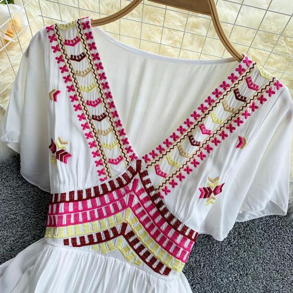 Rochie de dama cu maneci scurte si decolteu in V in mai multe culori