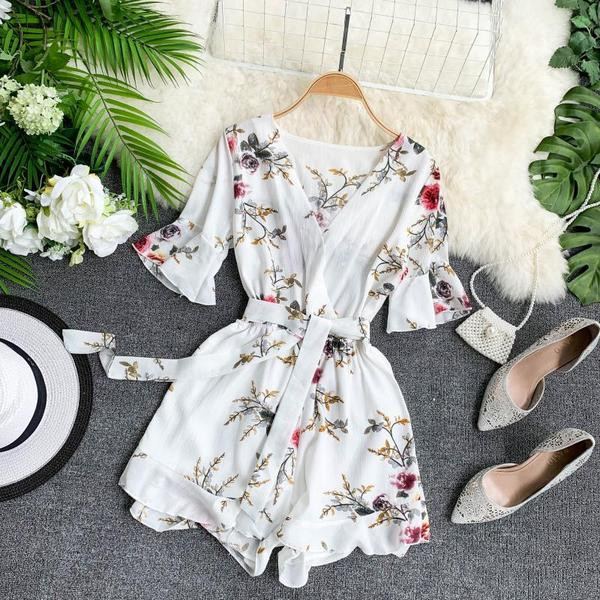 Salopeta de dama eleganta cu motiv floral si maneci scurte in mai multe culori