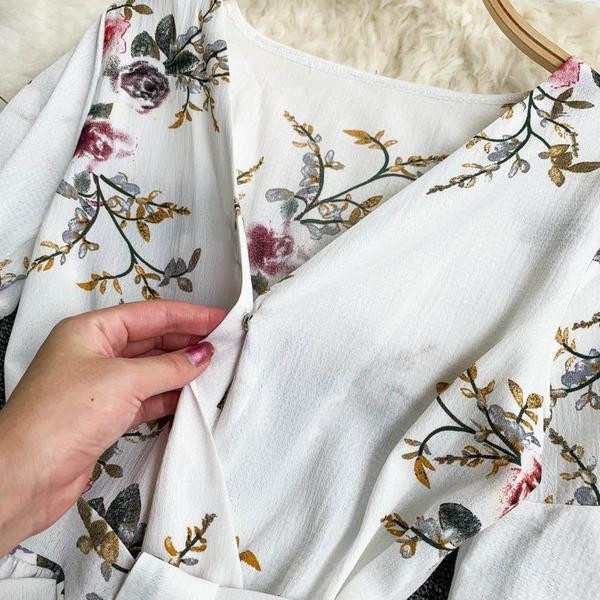 Salopeta de dama eleganta cu motiv floral si maneci scurte in mai multe culori