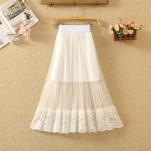 Fusta de dama moderna cu tul in alb si negru