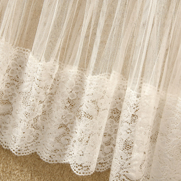 Fusta de dama moderna cu tul in alb si negru