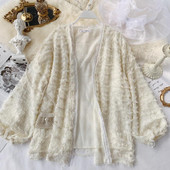 Vestă modernă de damă în alb, bej și negru