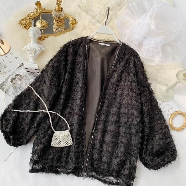 Vestă modernă de damă în alb, bej și negru