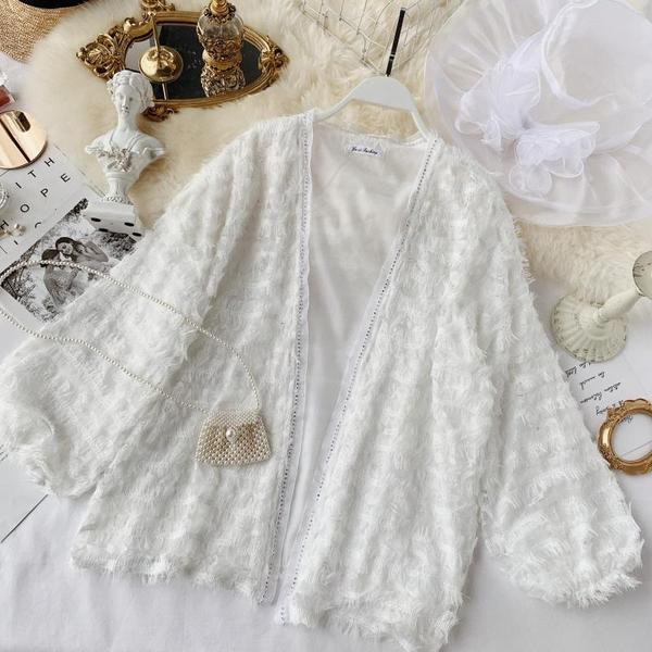 Vestă modernă de damă în alb, bej și negru