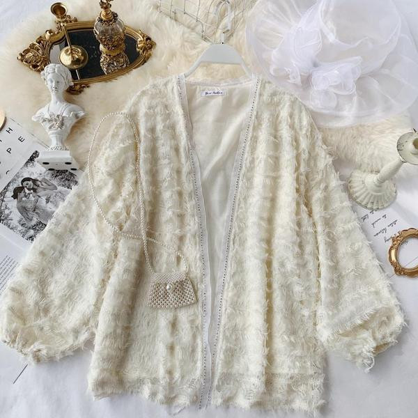 Vestă modernă de damă în alb, bej și negru