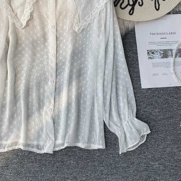 Cămașă de damă cu dantelă în trei culori