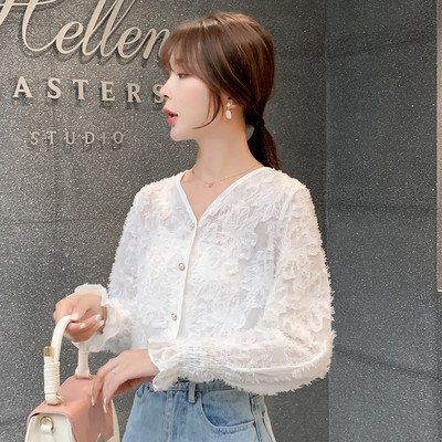 Cămașă elegantă de damă în alb și nasturi