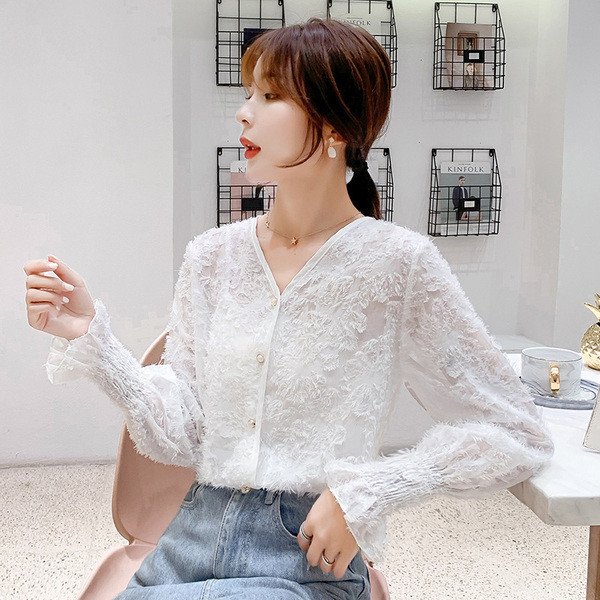 Cămașă elegantă de damă în alb și nasturi