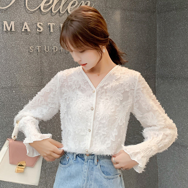 Cămașă elegantă de damă în alb și nasturi