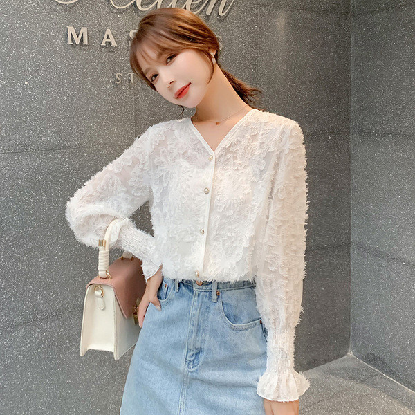 Cămașă elegantă de damă în alb și nasturi