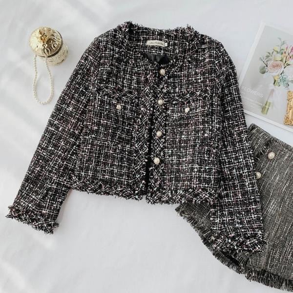 Geaca scurta de dama actuala cu nasturi in trei culori