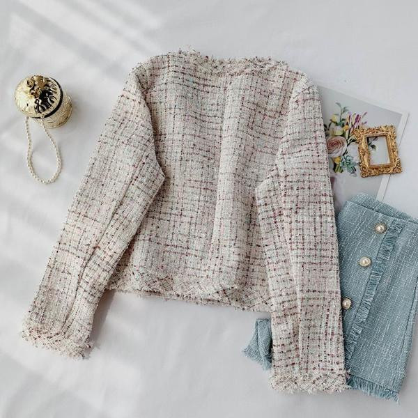 Geaca scurta de dama actuala cu nasturi in trei culori